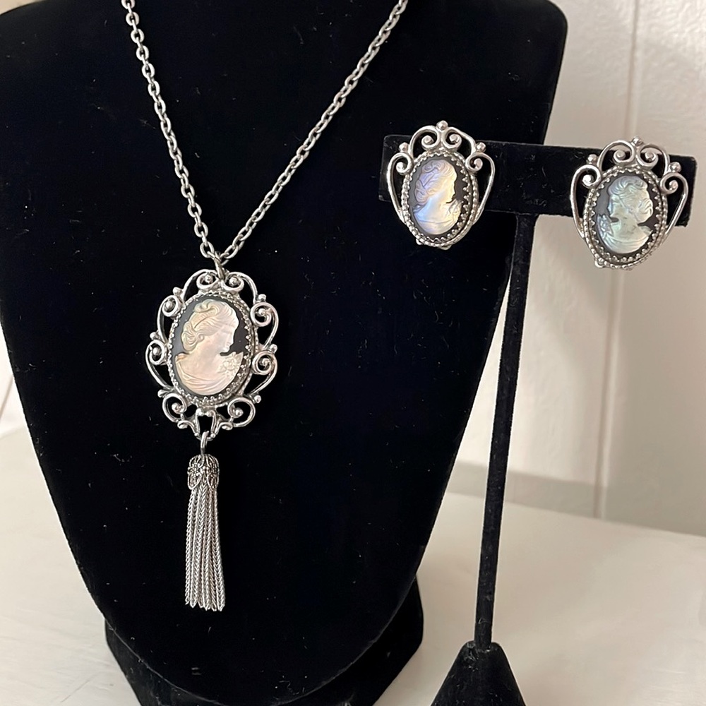 Vintage Whiting & Davis Cameo Set